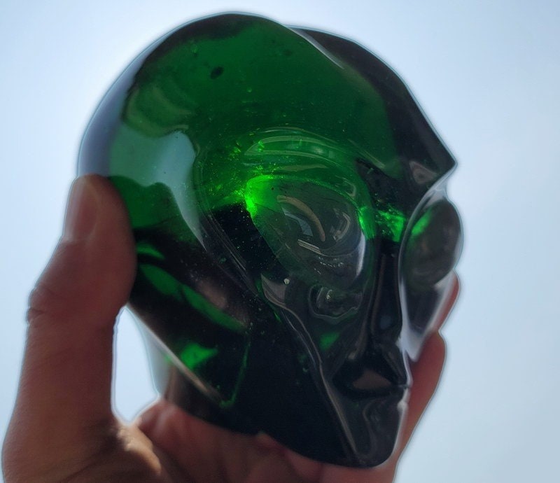 Alien-Schädel Roswell aus grünem Heldenstein und Labradorit · XL