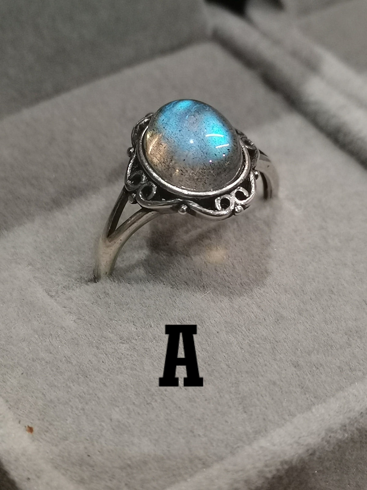 Blauer Mondstein, wahlweise als 925er-Silberring, größenverstellbar