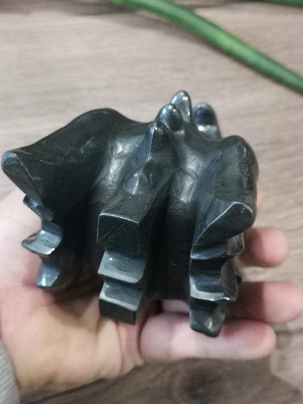 Dragón XL de hematita · Escultura de piedra natural