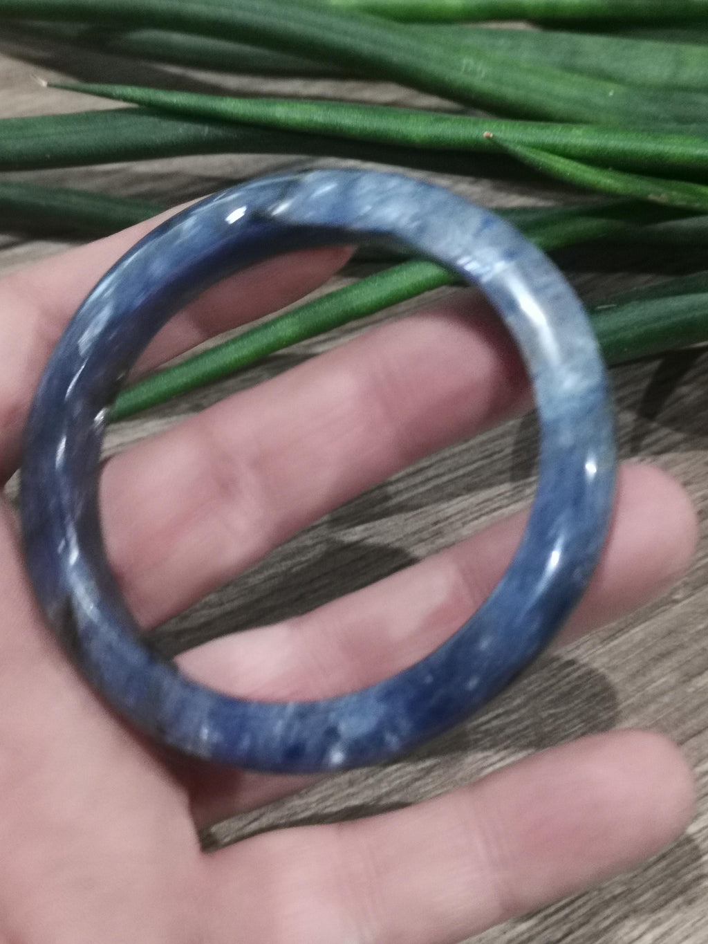 Baanarmband van cyaanite (kyanite) AA+ – Binnendiameter 61 mm
