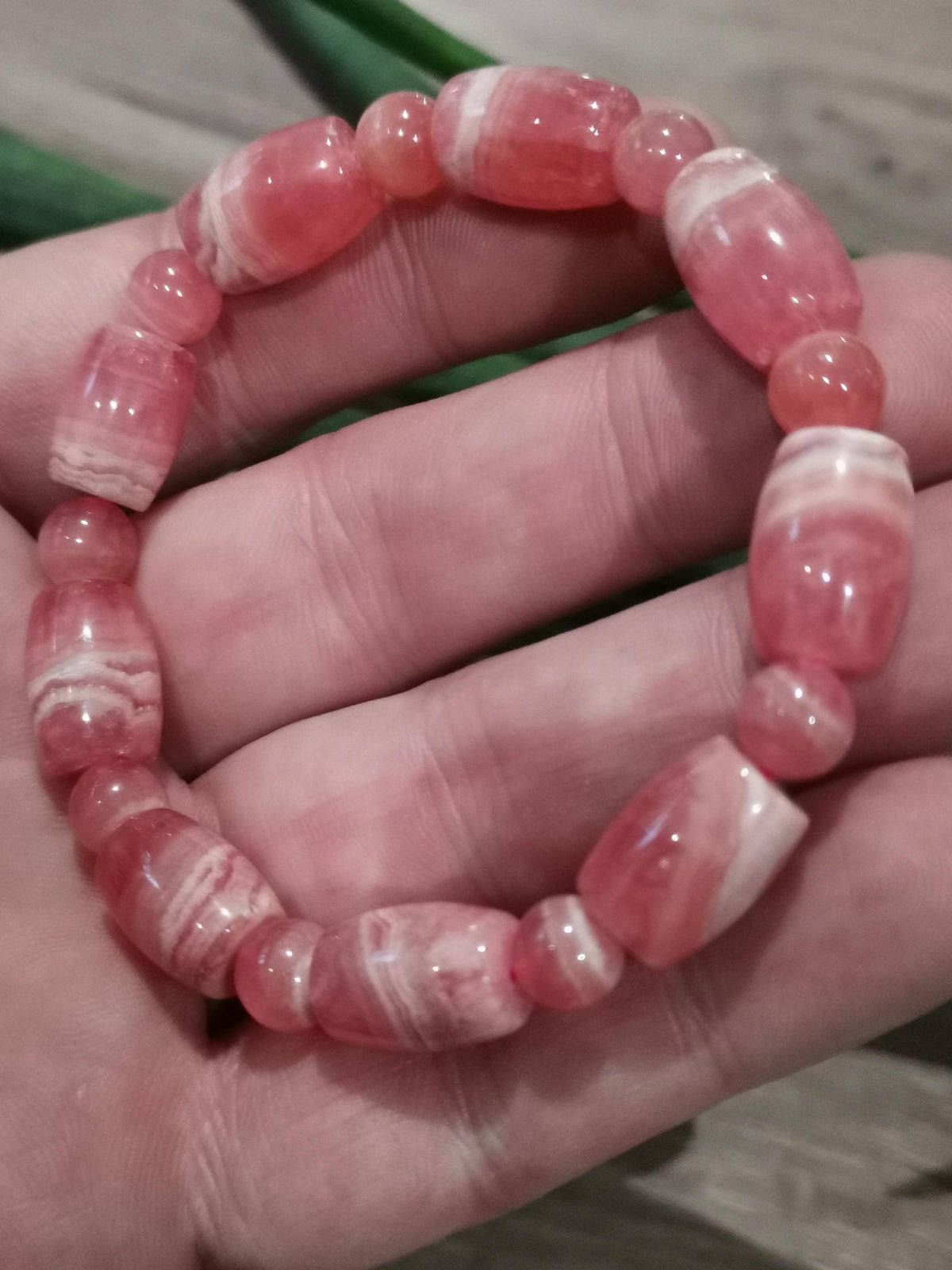 Rhodochrosiet uit Argentinië, ronde parel van 8 millimeter + tonvormig van 14 / 10 -> Grade AAA+