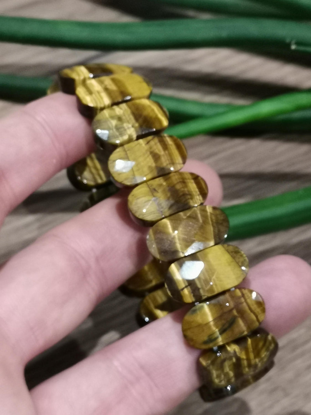 Geel tijgeroog, brede armband met grote ovale gefacetteerde kralen van 20/11 mm, prachtig