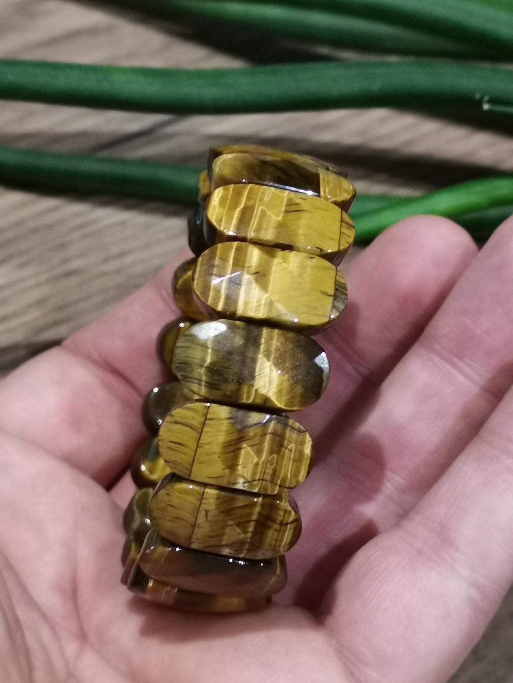 Geel tijgeroog, brede armband met grote ovale gefacetteerde kralen van 20/11 mm, prachtig