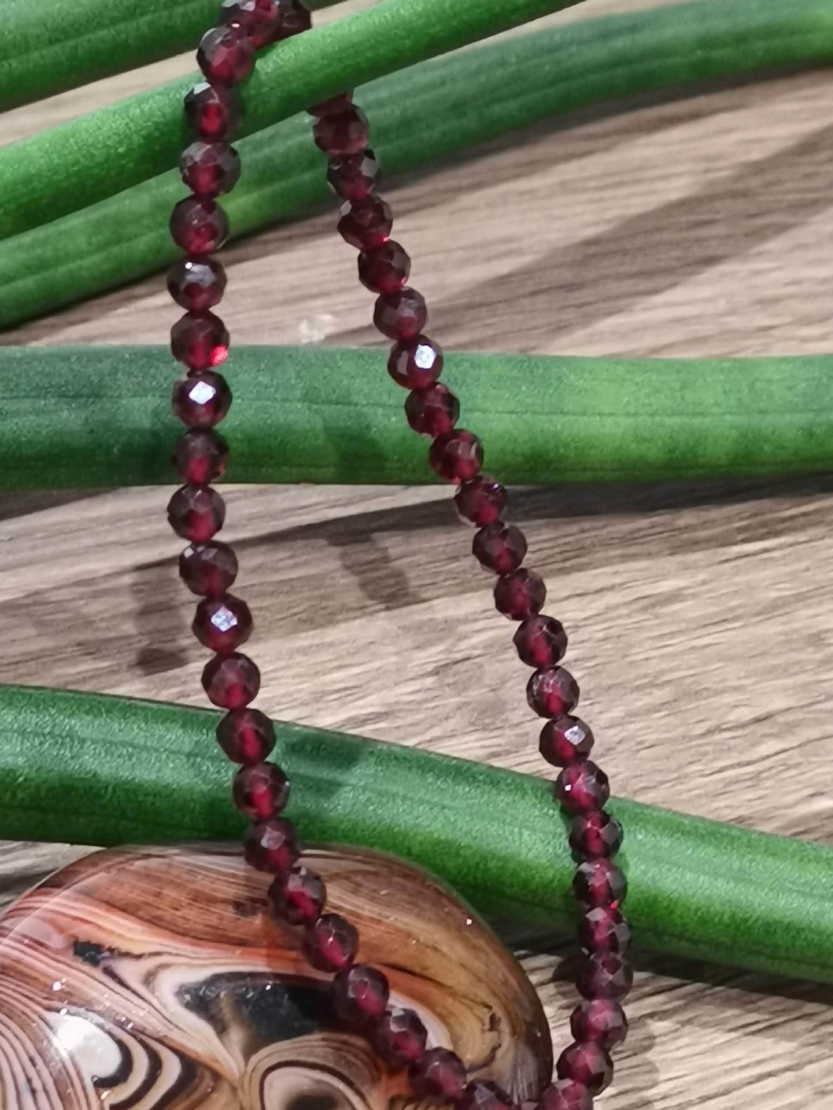 Pulseira à Medida / Granada Almandina , Cor Vermelho Vinho , Contas redondas facetadas 4 mm