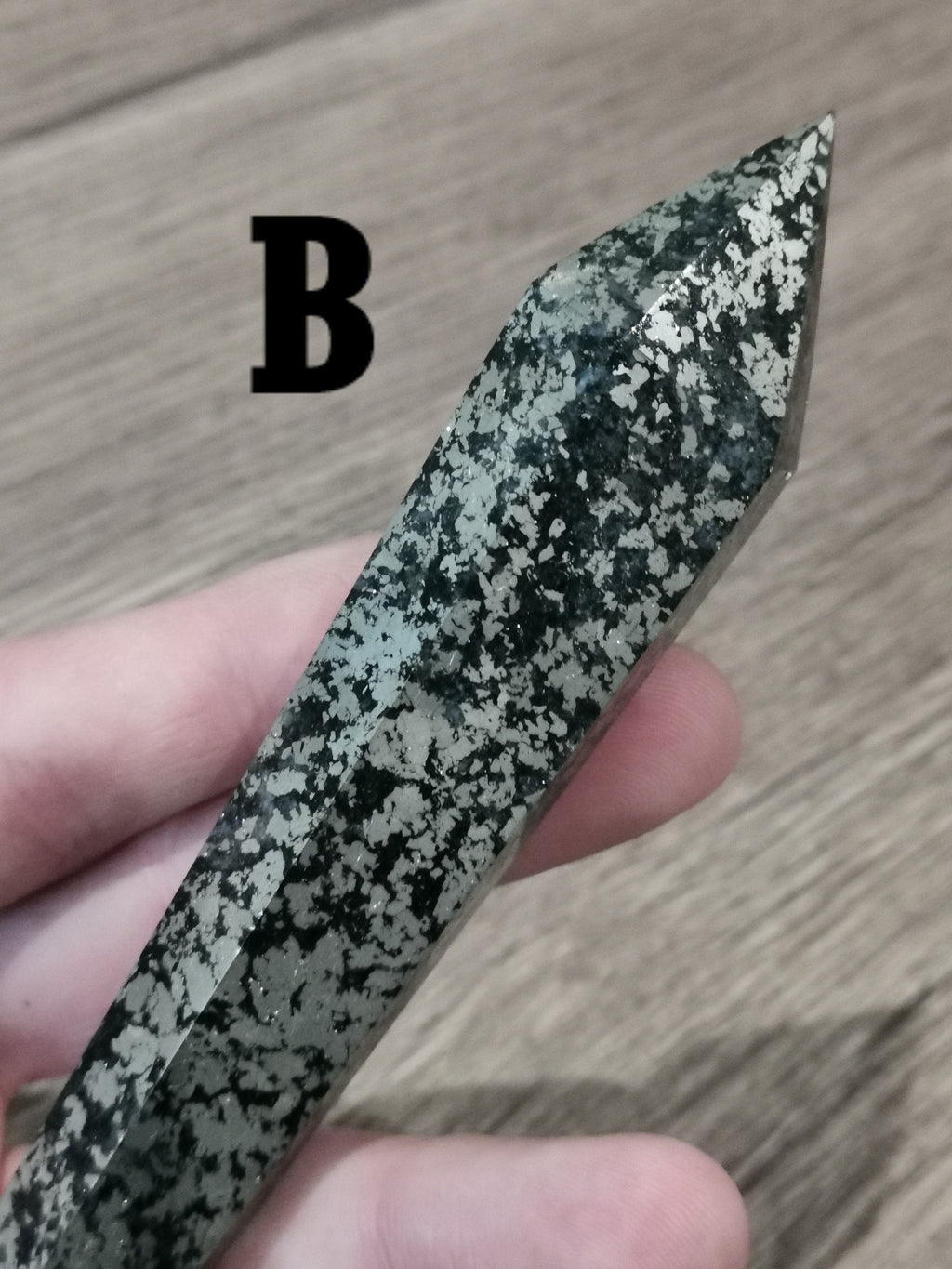 Baguette / Scepter van Pyriet uit Peru / Geslepen mineralen / Obelisk voor verzamelaars / Genezingspunt