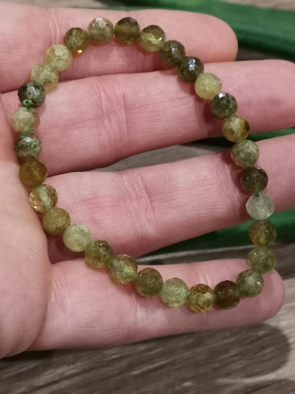 Granada Verde AA+ , Pulseira à medida à escolha , Pérola redonda facetada de 7 mm
