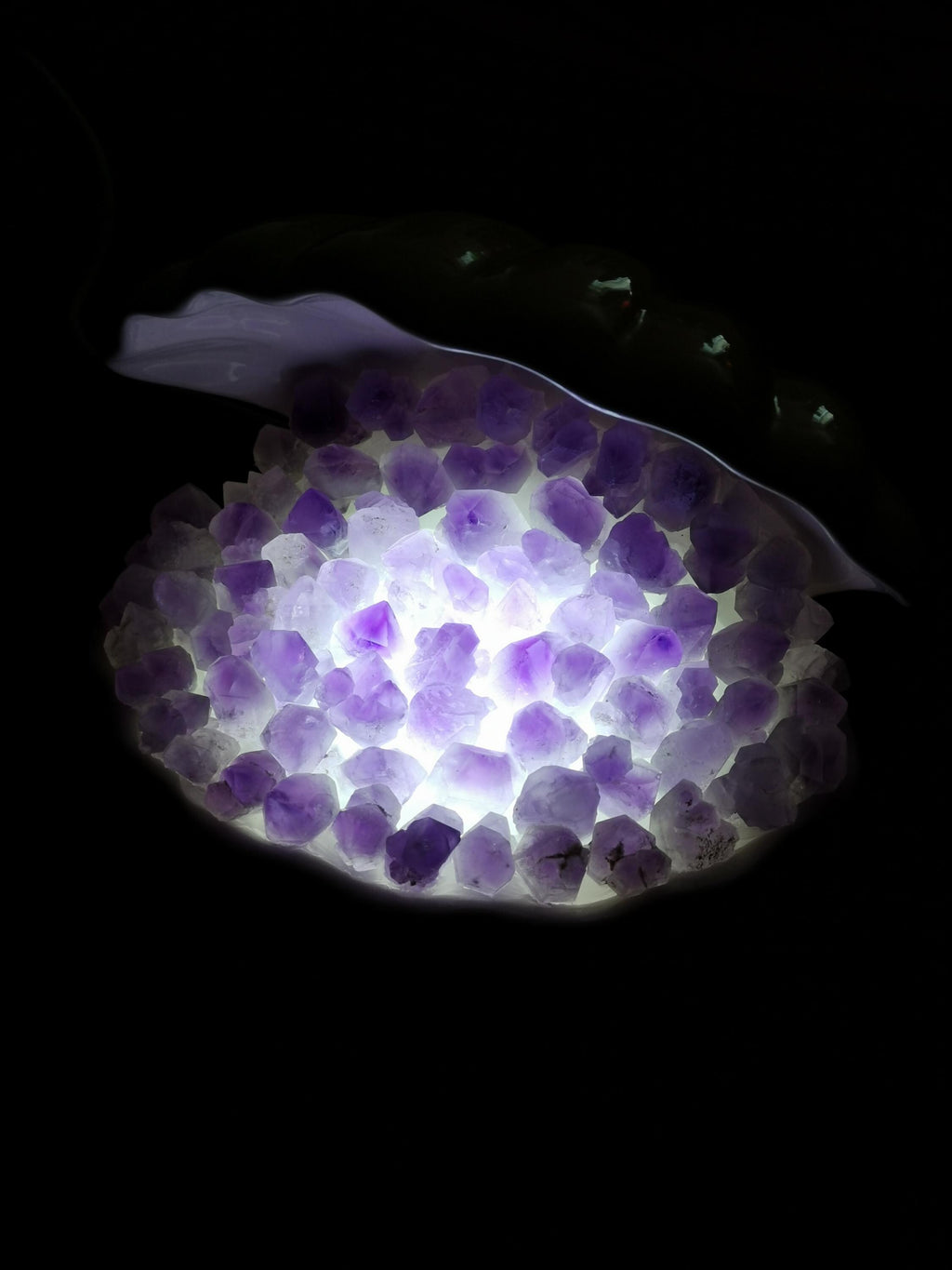 Amethyst Lamp – Mother-of-Pearl Oyster Shape