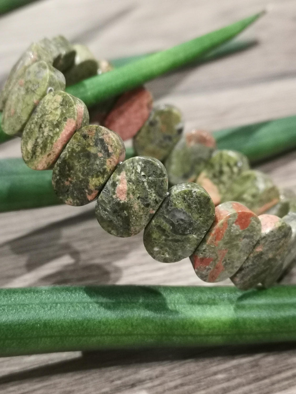 UNAKITE , Bracciale su misura in perla ovale sfaccettata da 14 x 9 mm