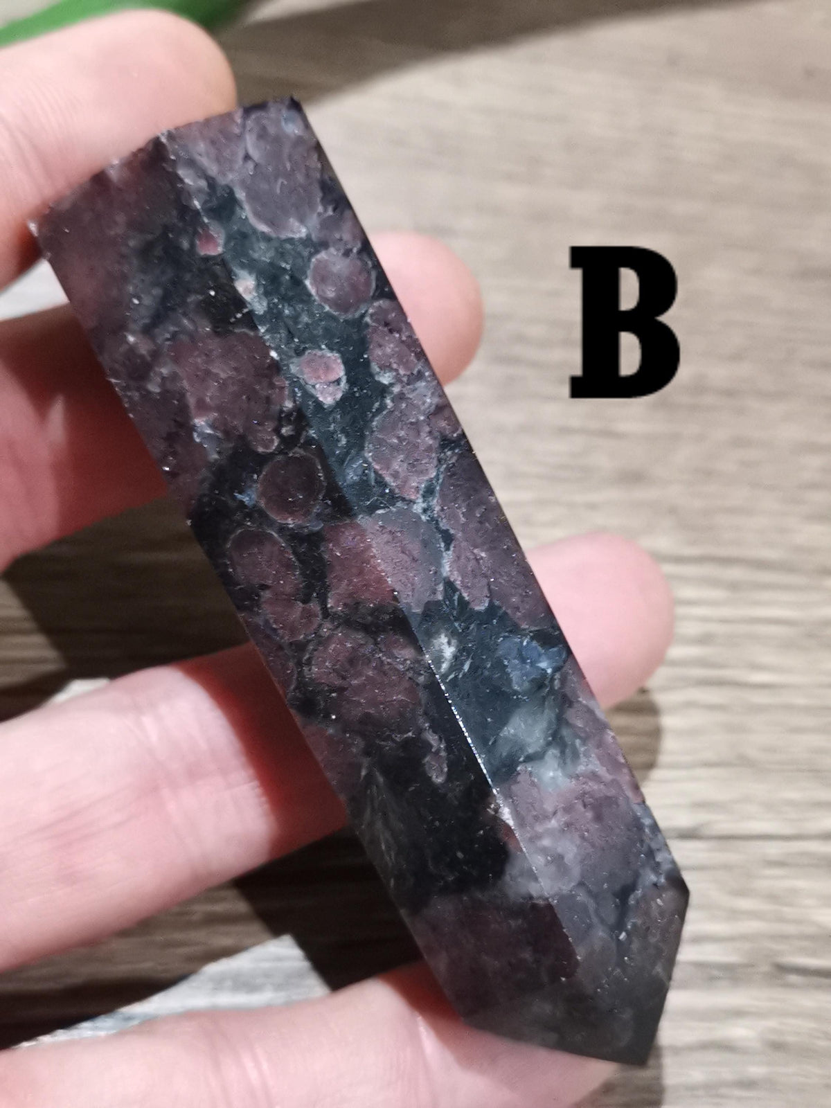 Granat almandyn z Indii – Szczyt obelisku do wyboru - Kamień naturalny