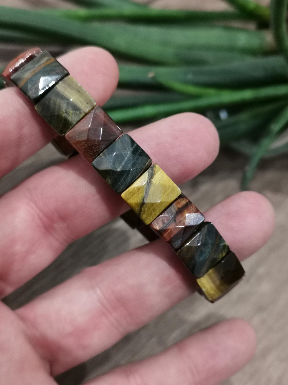 Contas de olho de tigre multicolorido: retangulares facetadas. 12 × 10 mm . pedra natural
