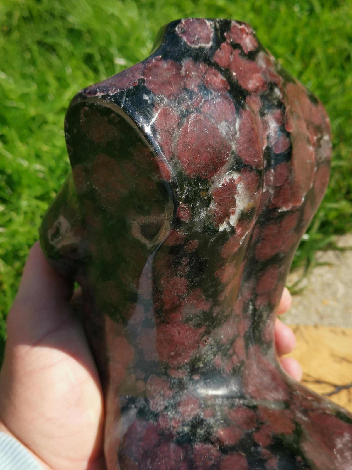 Buste XL, vrouwelijk lichaam van granaat-almandijn 7 kg, standbeeld van natuursteen