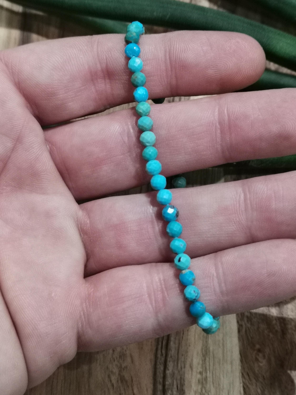 Turquoise uit Mexico  , Op maat gemaakte armband naar keuze  , Ronde facetparel van 4 mm