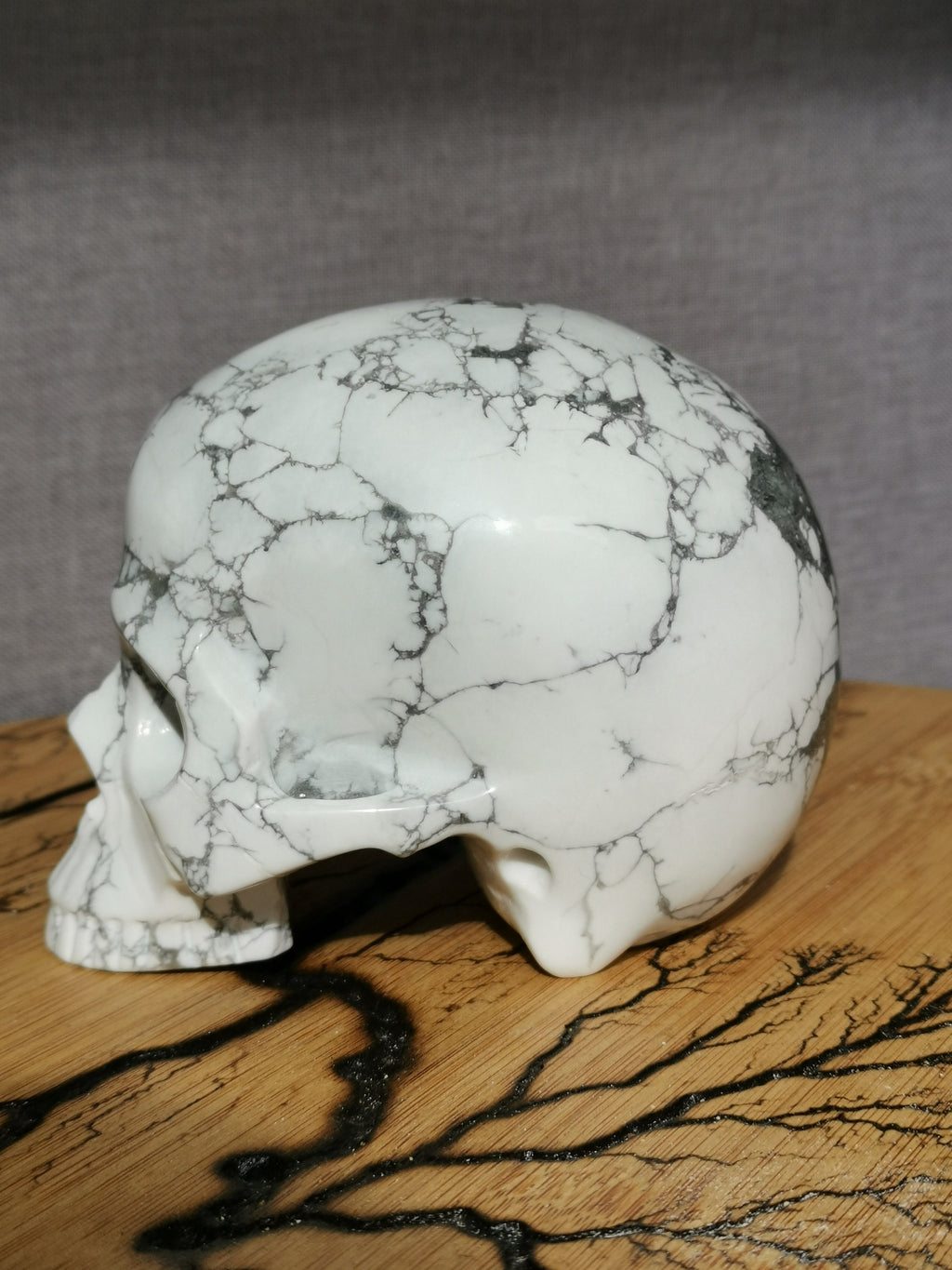 Pierre howliet Natuurlijke steensculptuur, geslepen in de vorm van een schedel / memento mori / curiositeitenkabinet