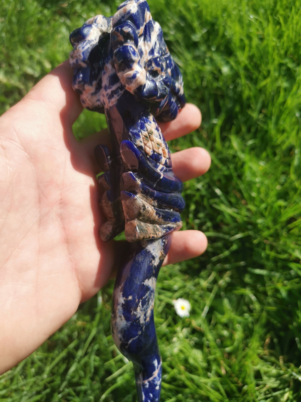 Dague en sodalite naturelle, lame sinueuse et tête de bouc, 20 cm