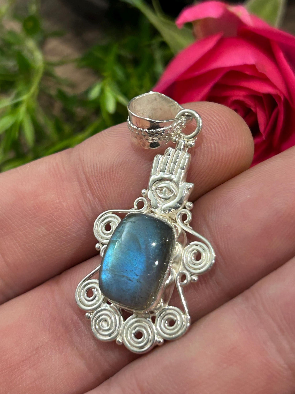 Anhänger aus Labradorit und 925er Silber – Spirale und Hand der Fatima