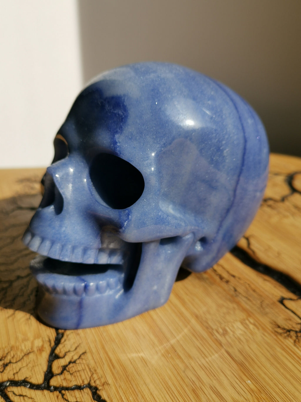 Sänger-/Lacher-Schädel aus blauem Aventurin · Naturstein