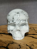 Pierre howliet Natuurlijke steensculptuur, geslepen in de vorm van een schedel / memento mori / curiositeitenkabinet