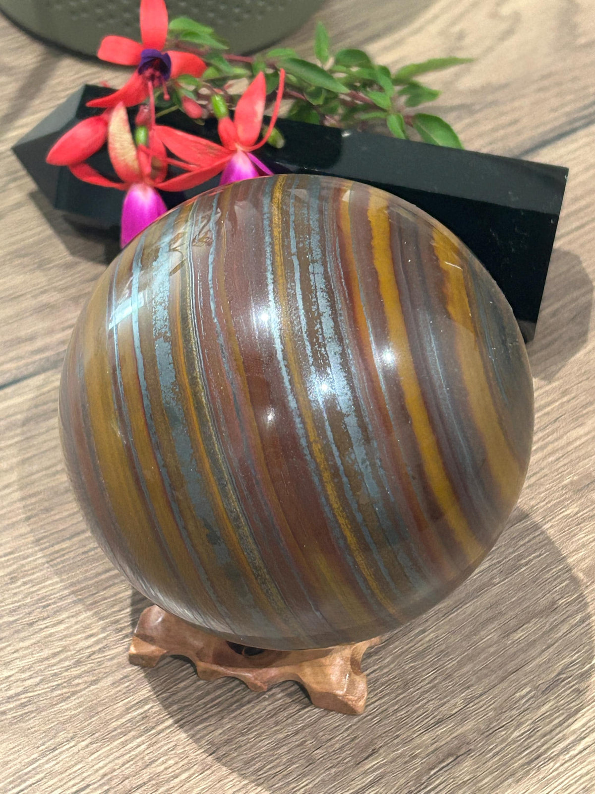 Esfera XL , Bola de mineral natural de Ojo de Hierro Multicolor , 2127 Gr / Diámetro  110 mm
