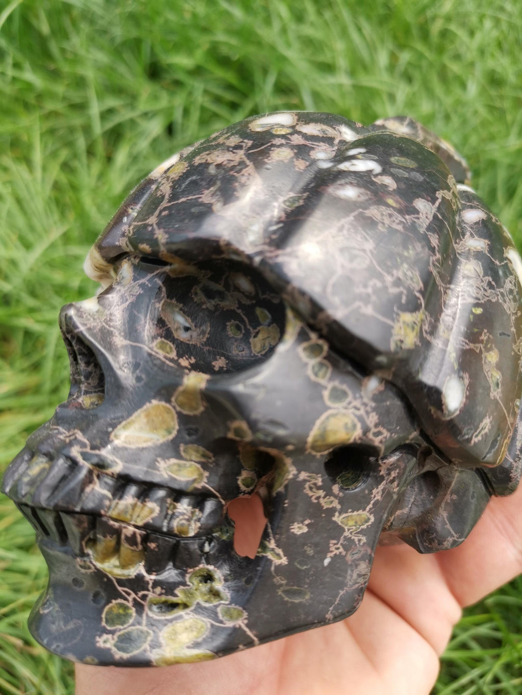 Pumpor i plumitjaspis   / Dödskalle i natursten   /  Skull Kristallskalle / halloween / Pumpa
