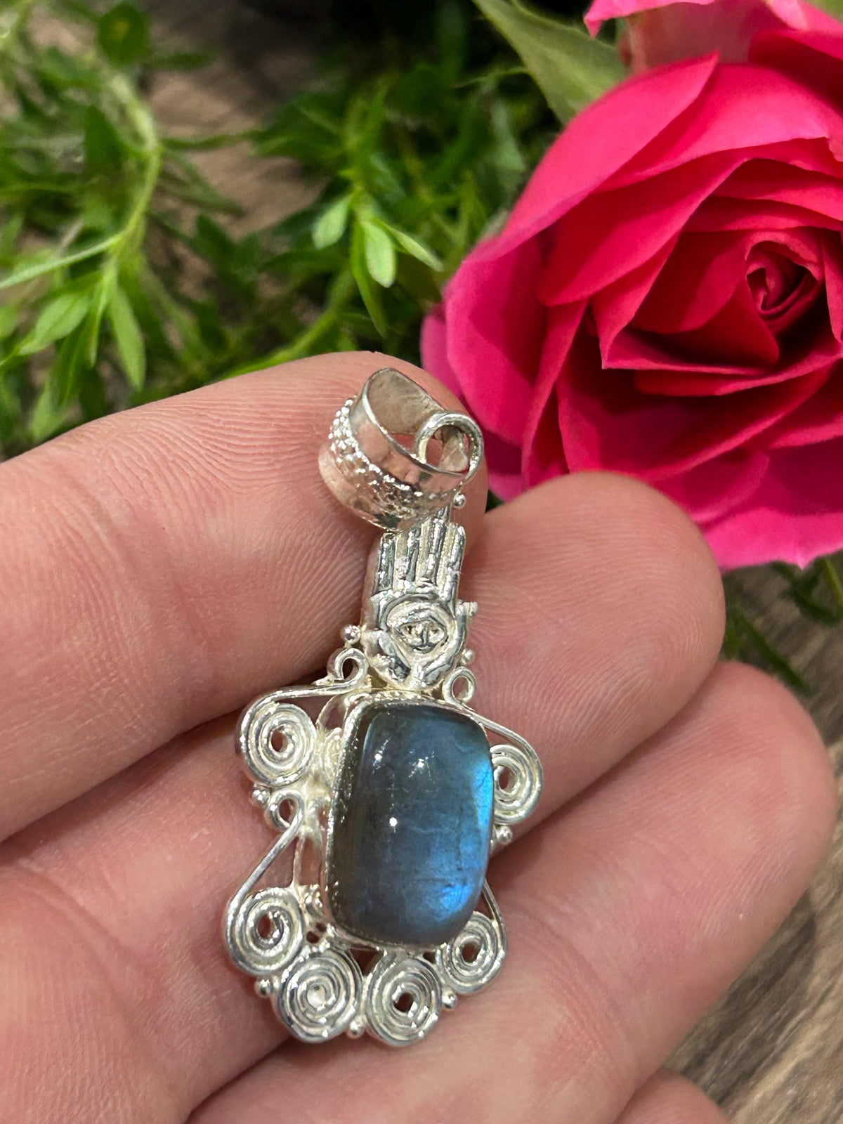 Pendentif labradorite et argent 925 – Volute et main de Fatma