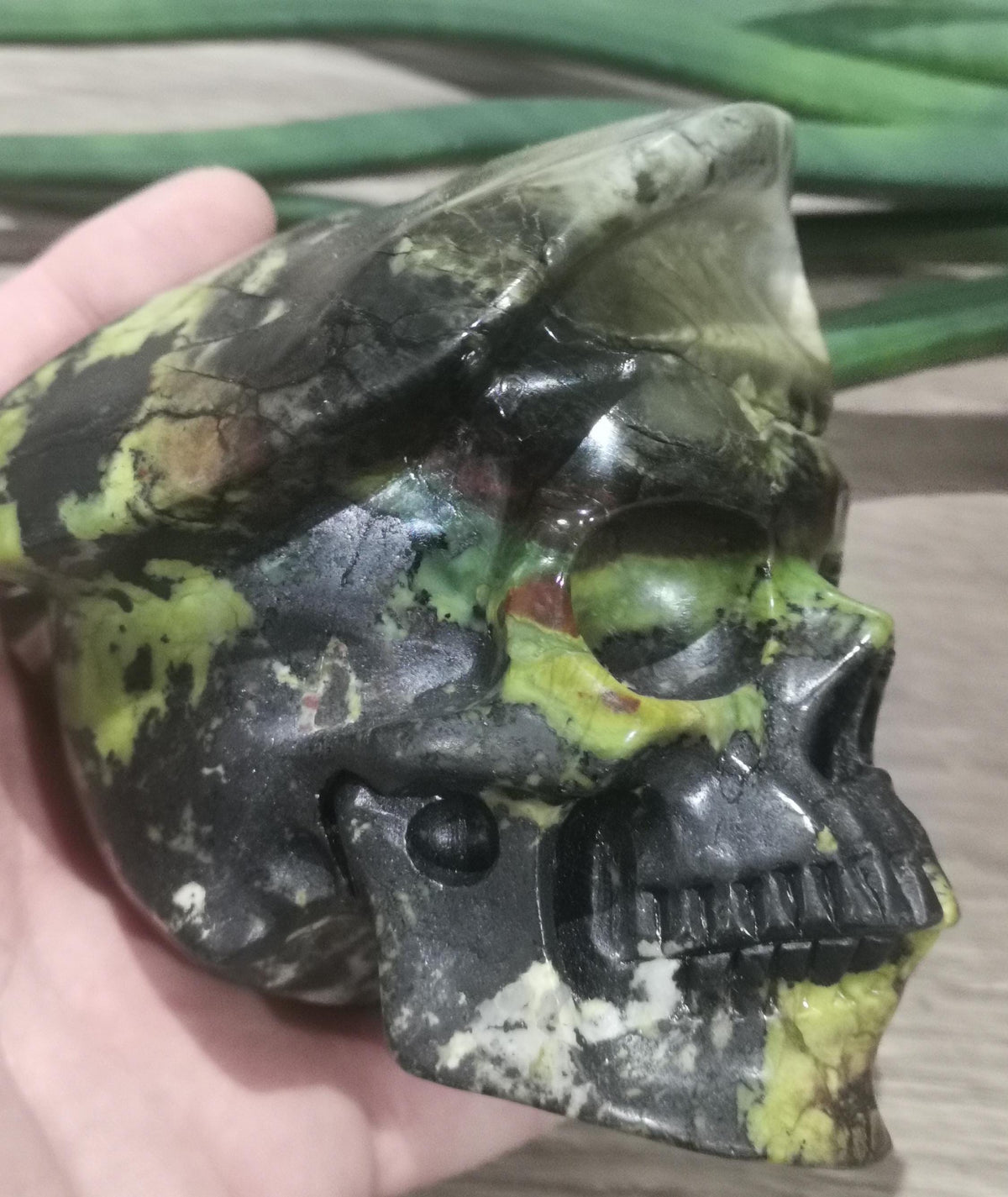 Militarny , Zielony Baret , Rzeźba z naturalnego kamienia JASPE HISO , Kolekcjonerska czaszka z kamienia / Kryształowa czaszka
