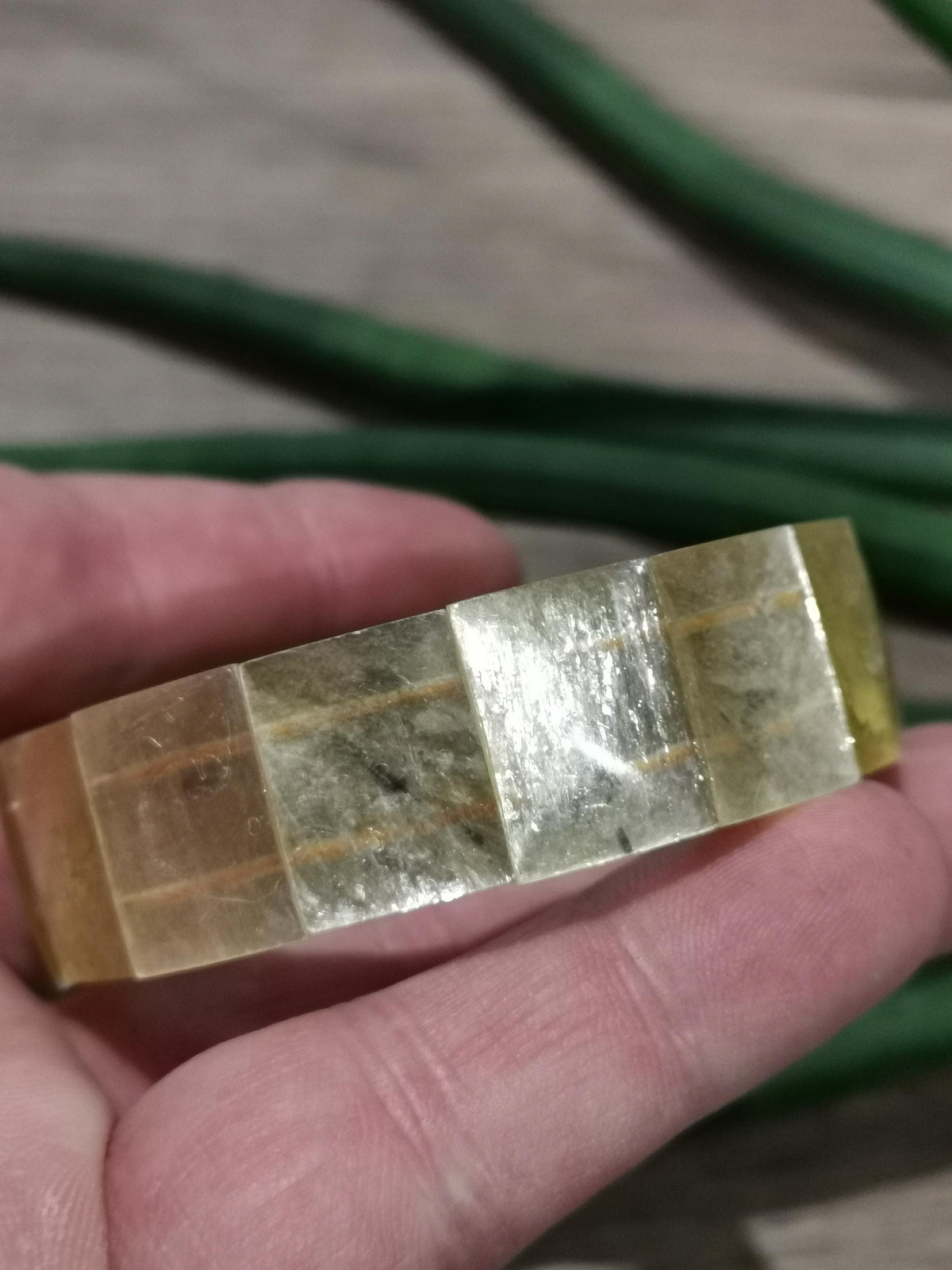 Mica OU muscovite , Mica estrelada da mais alta qualidade , Pulseira tipo rígida / mica dourada