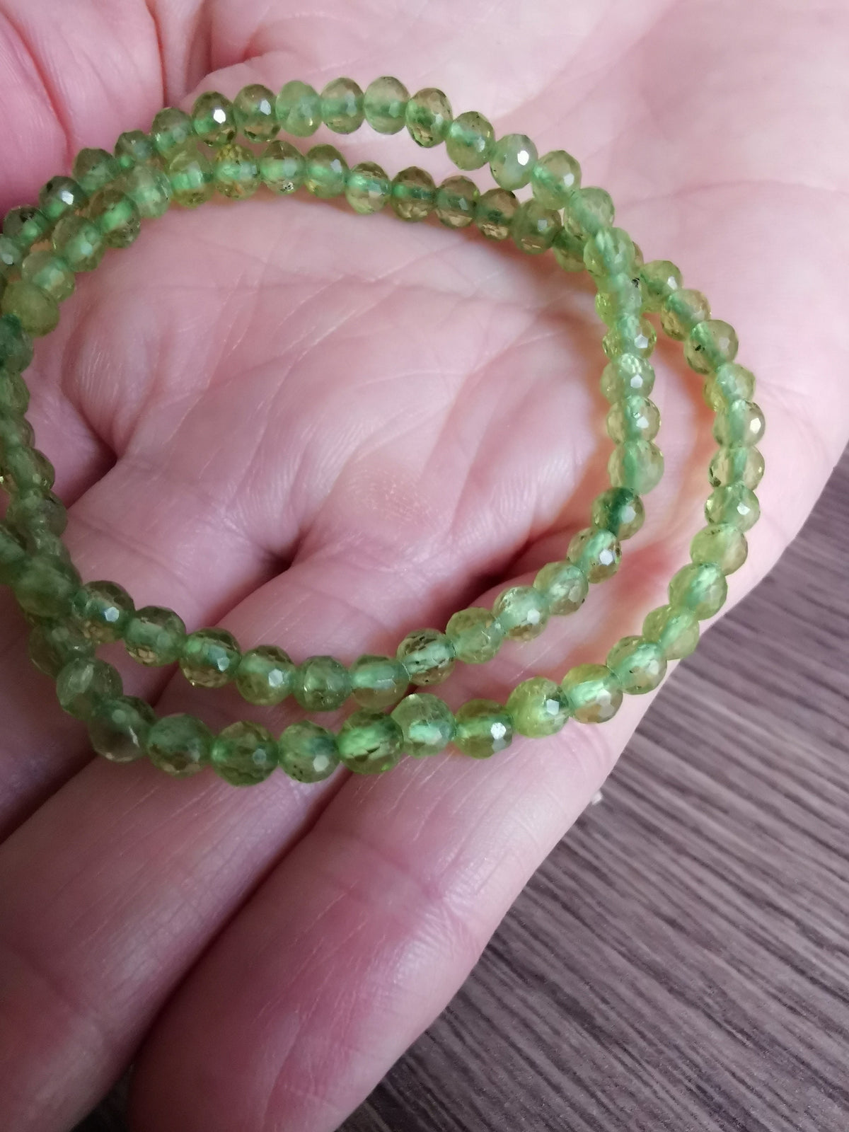 Peridoto / Oliva , Pulseira de pequena conta facetada , Diâmetro 4.5 mm , Pedra natural