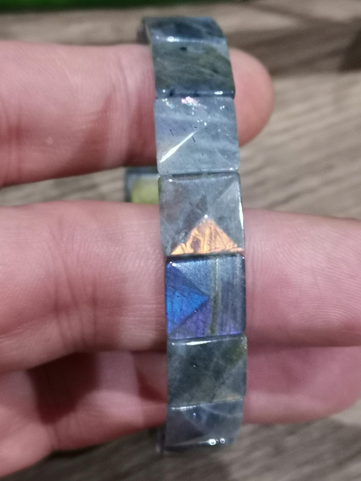 Pulseira em labradorite de Madagascar – Contas quadradas facetadas de 11 mm