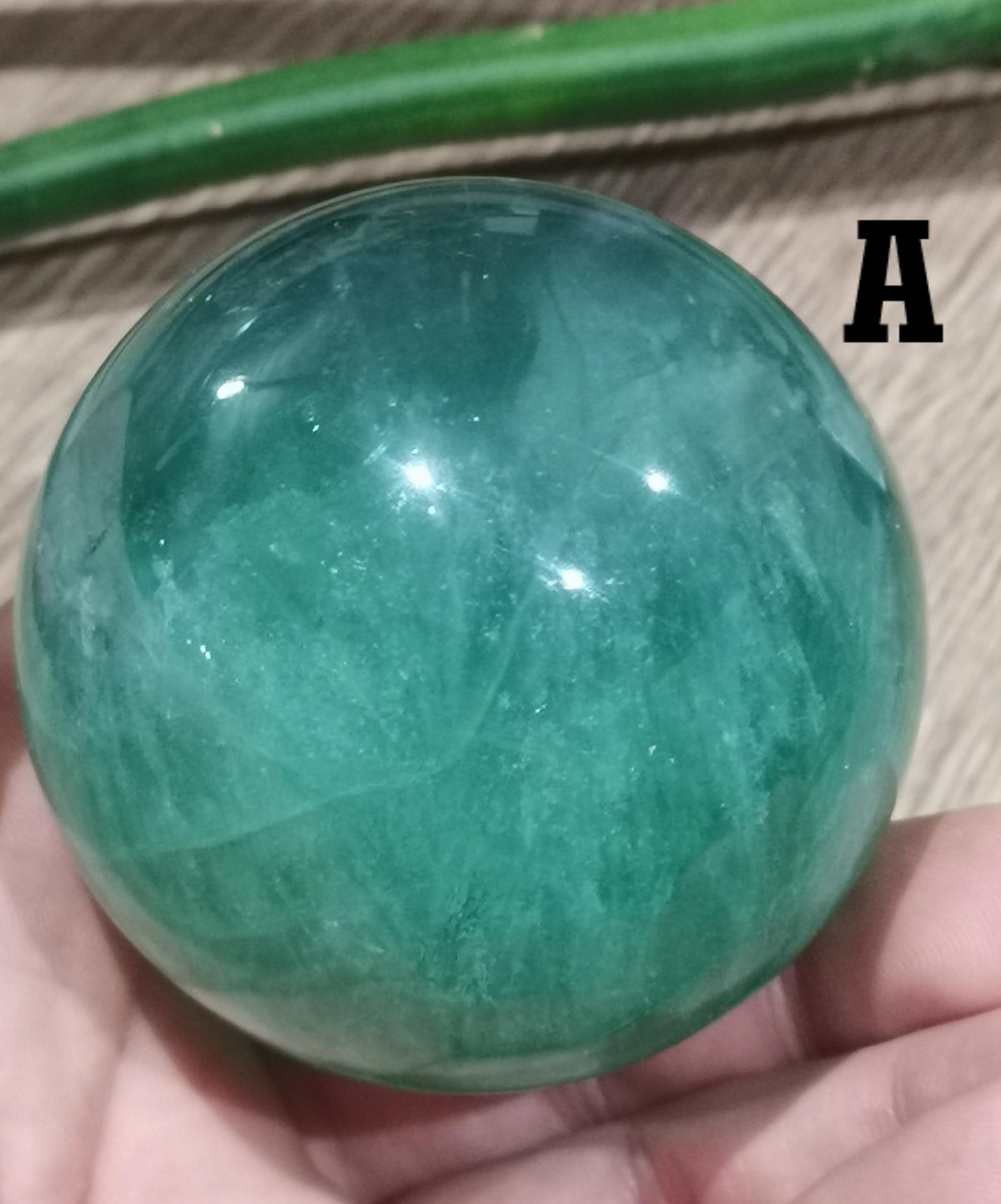 Fluorita verde de China   -- > Esfera A ELEGIR, ideal para un toque bien colorido en su colección