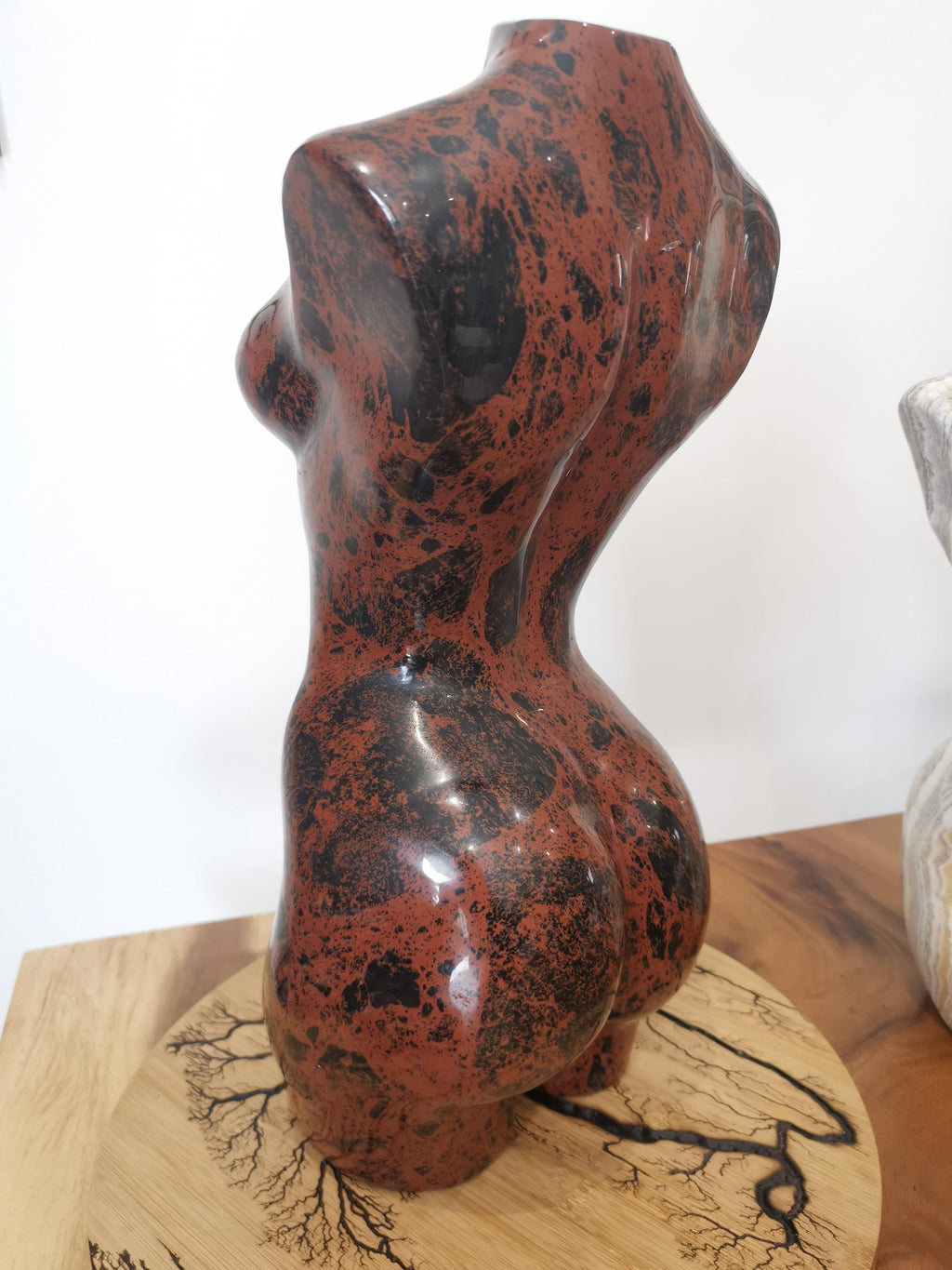 Buste XXL + 17 KG , Corps de femme en Obsidienne Rouge , Obsidienne Acajou