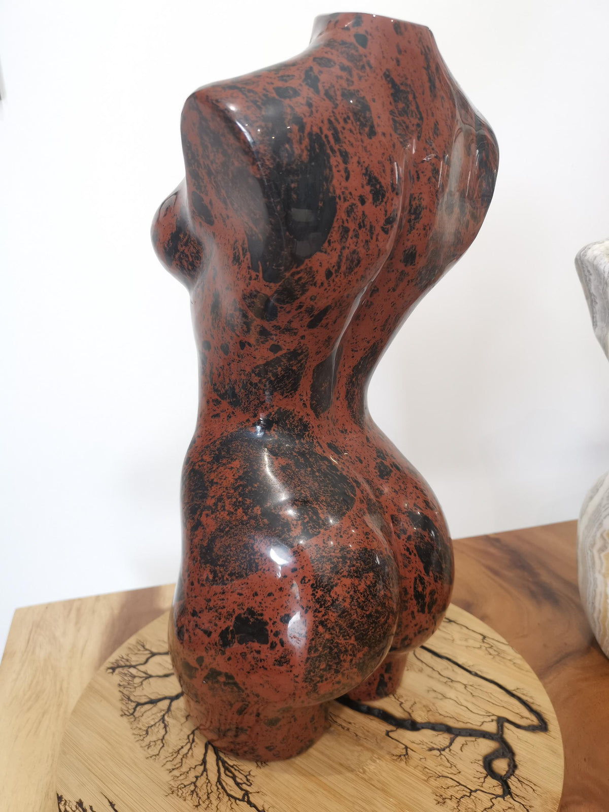 Buste XXL + 17 KG , Corps de femme en Obsidienne Rouge , Obsidienne Acajou