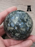 Que sera llanite / Vulcanite , Sphère pierre naturelle AU CHOIX Top Feng Shui