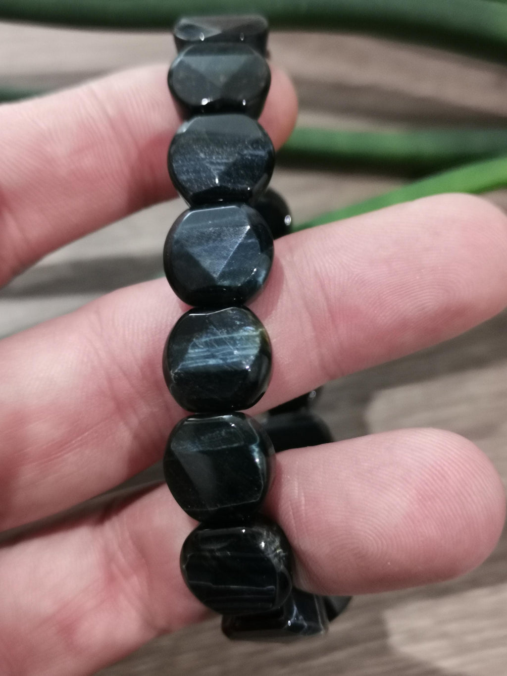 Mineralen -> Fauwkenoog / Armband met facetgeslepen ovale parel van 13 mm diameter van natuursteen