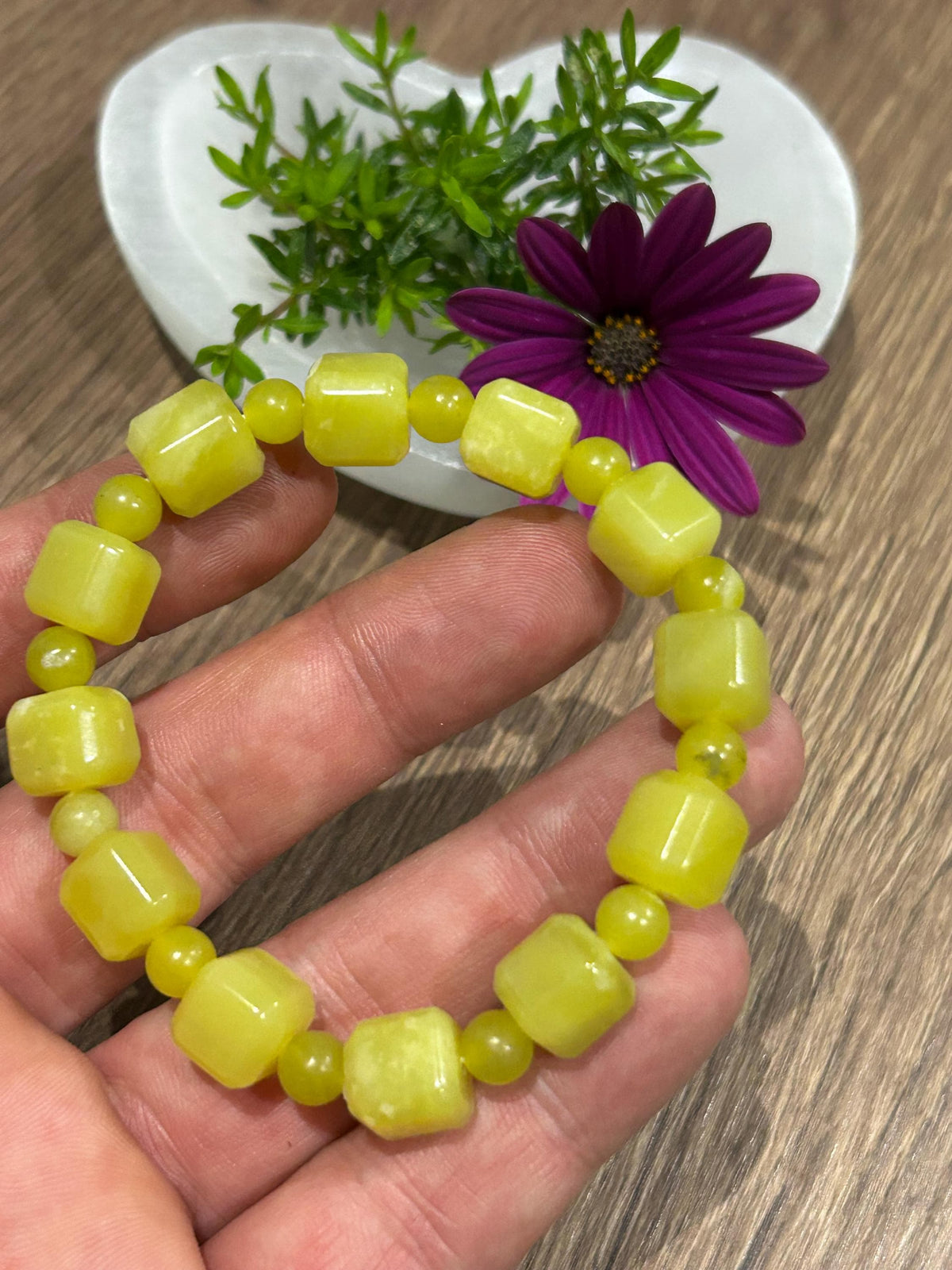 Serpentina , Jade Limão , Pulseira à Medida , Pérola Redonda de 6 mm + Quadrado de 10 mm / - Serenidade – Equilíbrio – Renovação