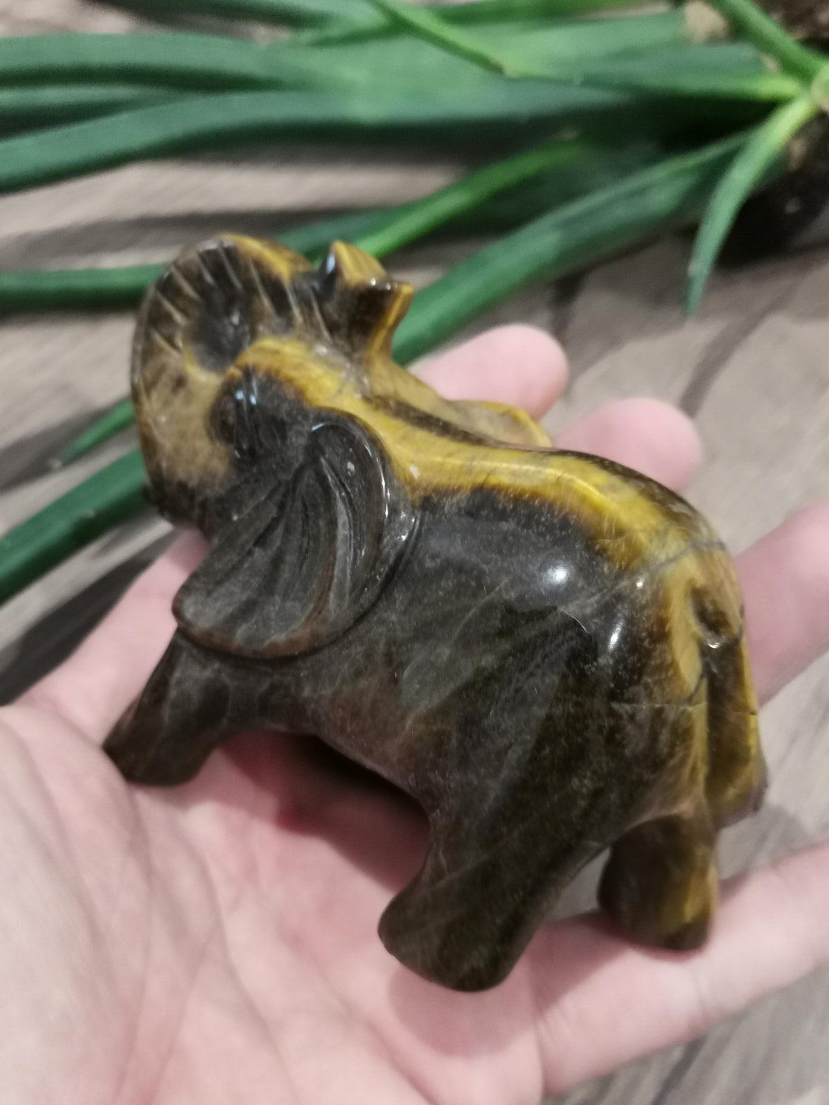 Tiger's eye, elephant sculpture -> 395 grams, Statue, Carved minerals