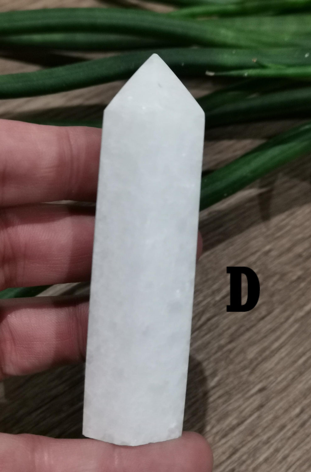 JADE Wit PUUR , natuursteen geslepen in punt , verzamel-obelisk / Lithotherapie / Feng shui