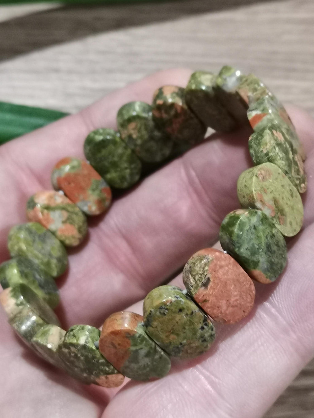 UNAKITE , Bracciale su misura in perla ovale sfaccettata da 14 x 9 mm