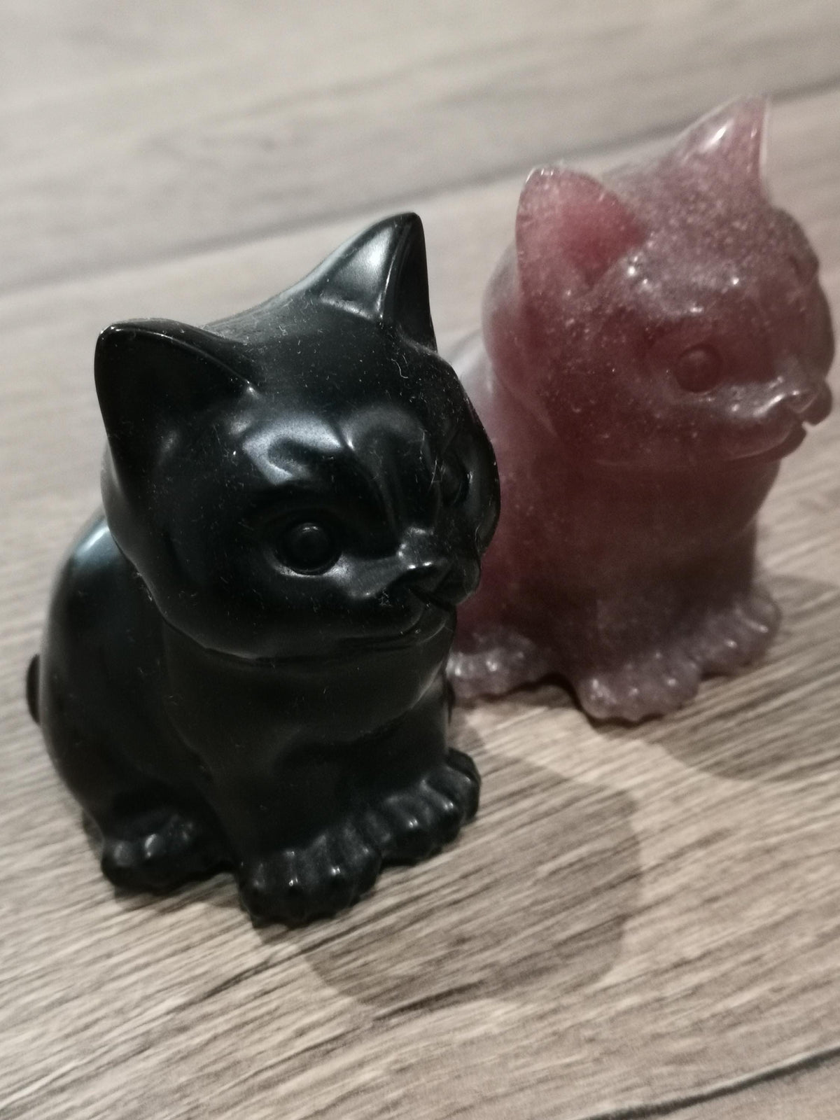 Kleine kitten, sculptuur van natuursteen, naar keuze -> Zwarte obsidiaan of rozenkwarts