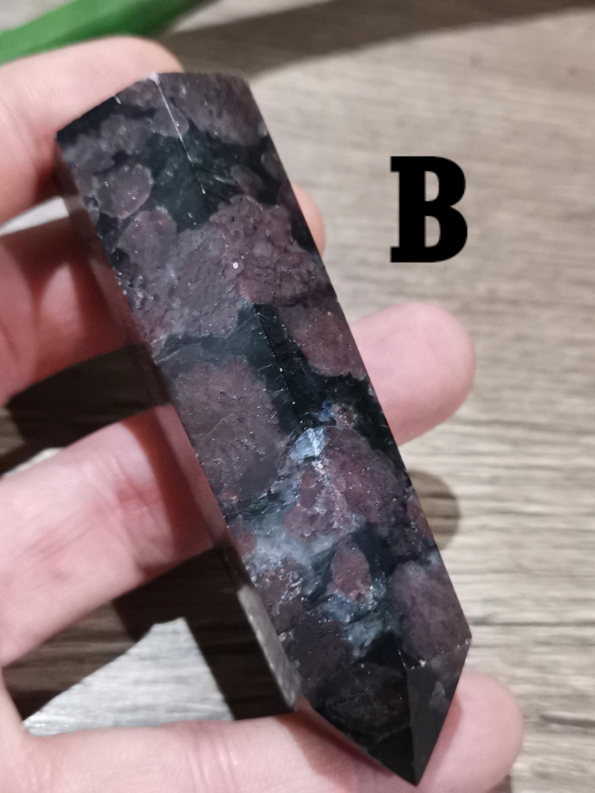 Granat almandyn z Indii – Szczyt obelisku do wyboru - Kamień naturalny