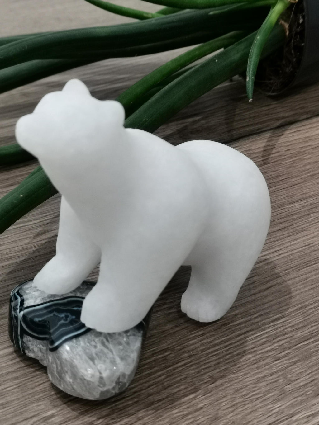 IJsbeer, sculptuur van natuursteen 390 g -> puur wit jade, ideaal als kerstdecoratie
