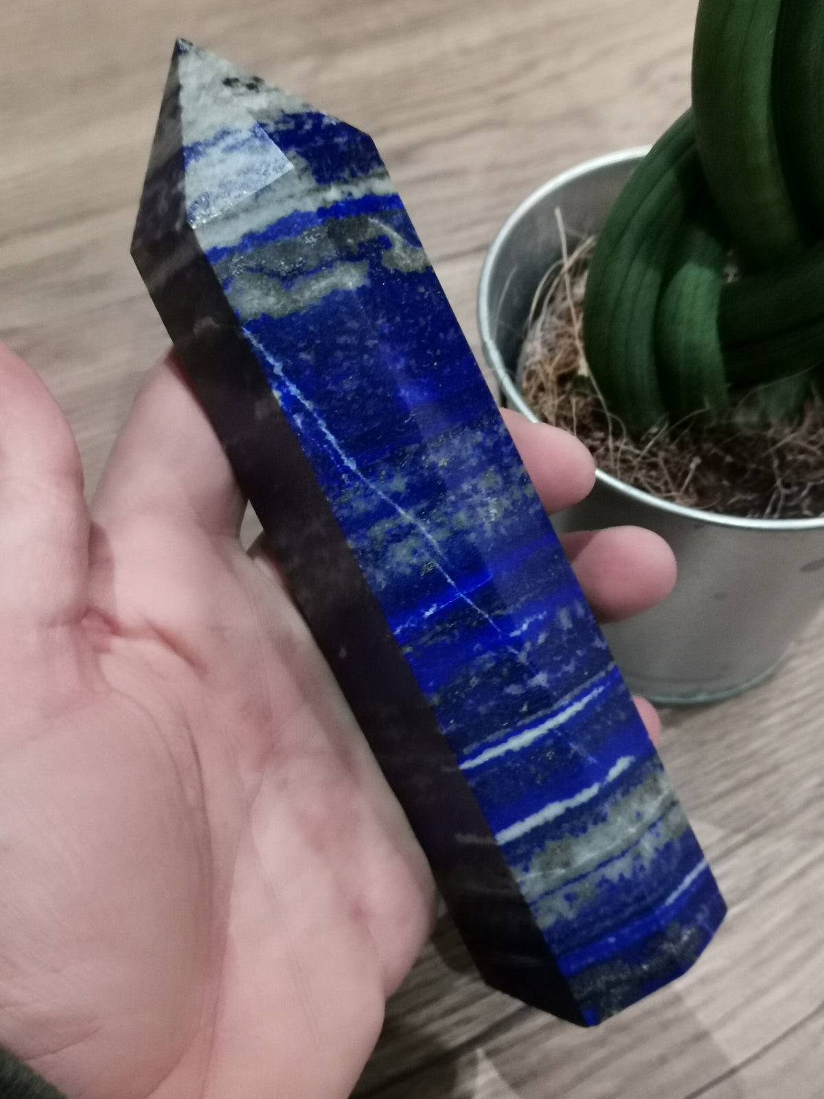 Lapis lazuli, szczyt, wieża 640 g, kamień ozdobny / litoterapia