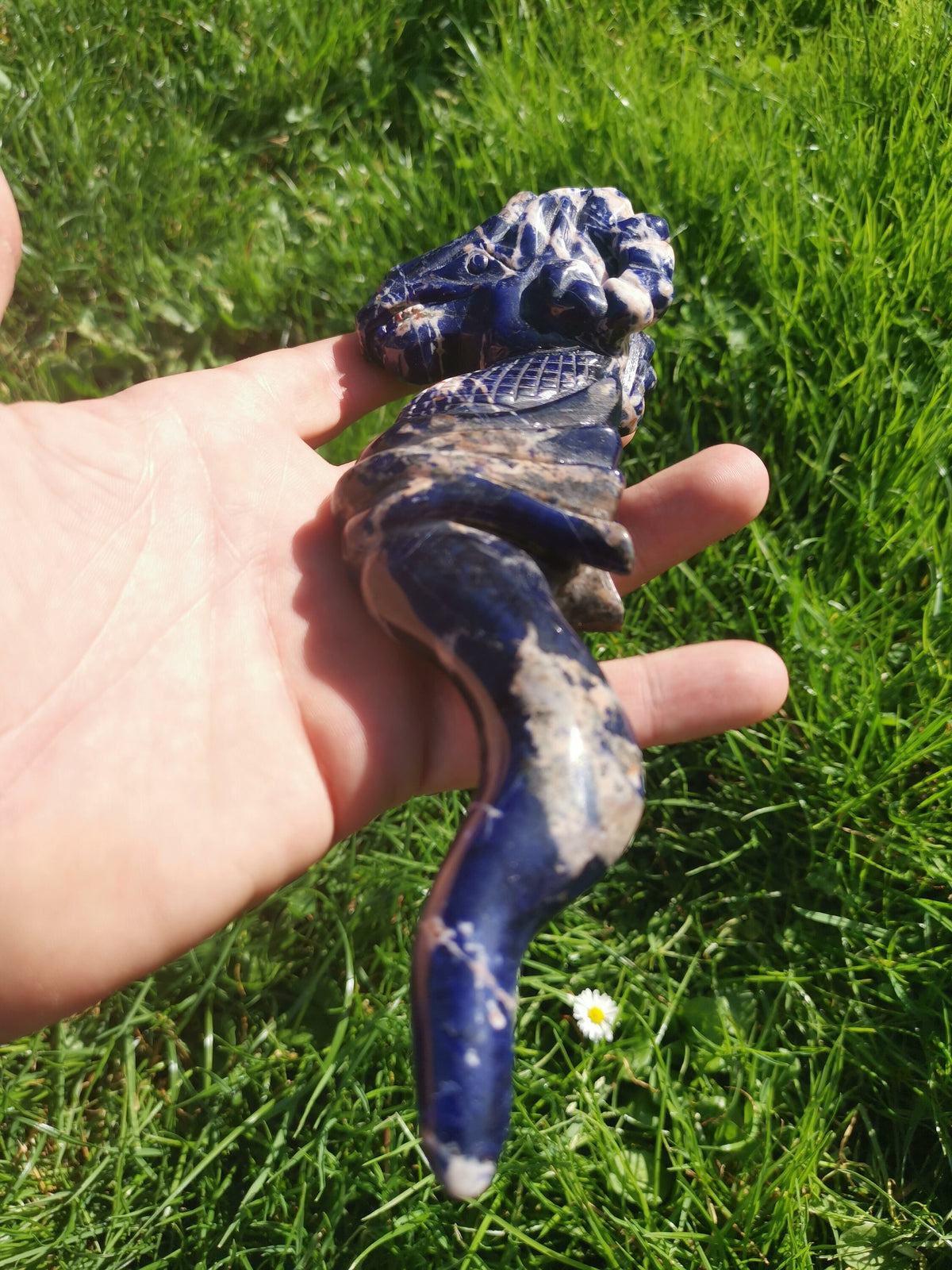 Dague en sodalite naturelle, lame sinueuse et tête de bouc, 20 cm