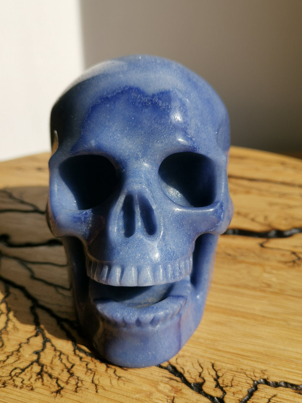 Sänger-/Lacher-Schädel aus blauem Aventurin · Naturstein