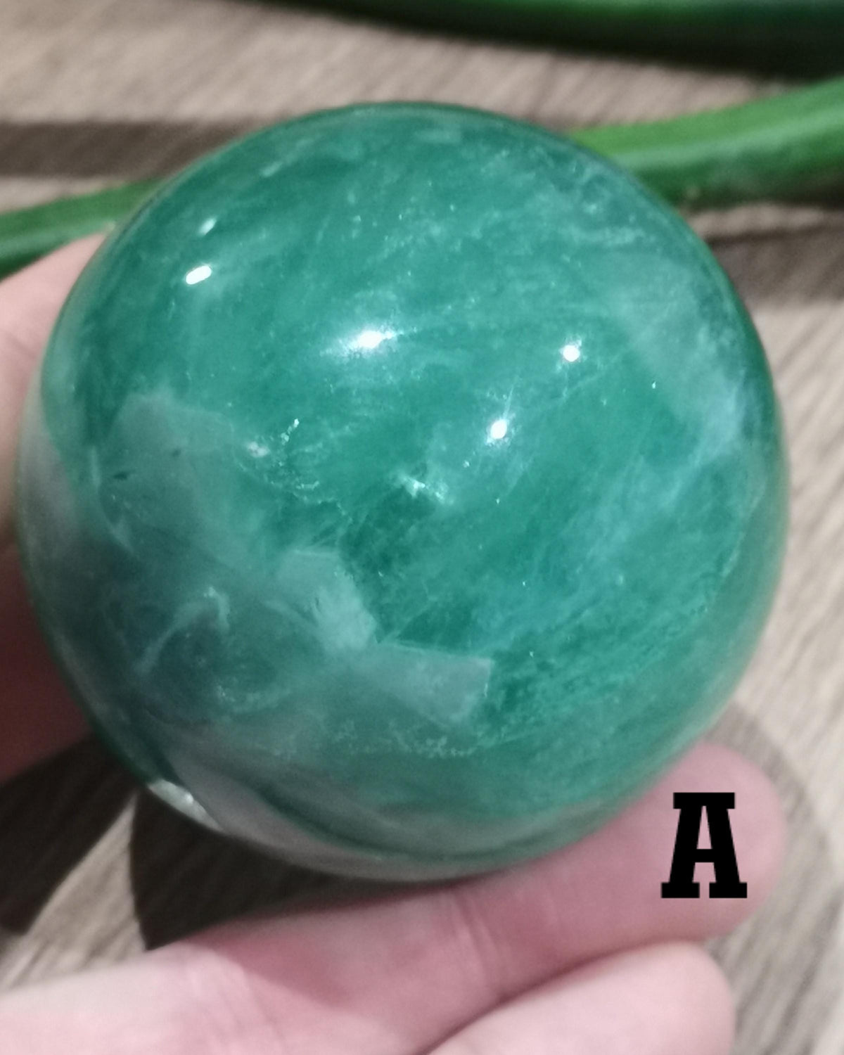 Fluorita verde de China   -- > Esfera A ELEGIR, ideal para un toque bien colorido en su colección