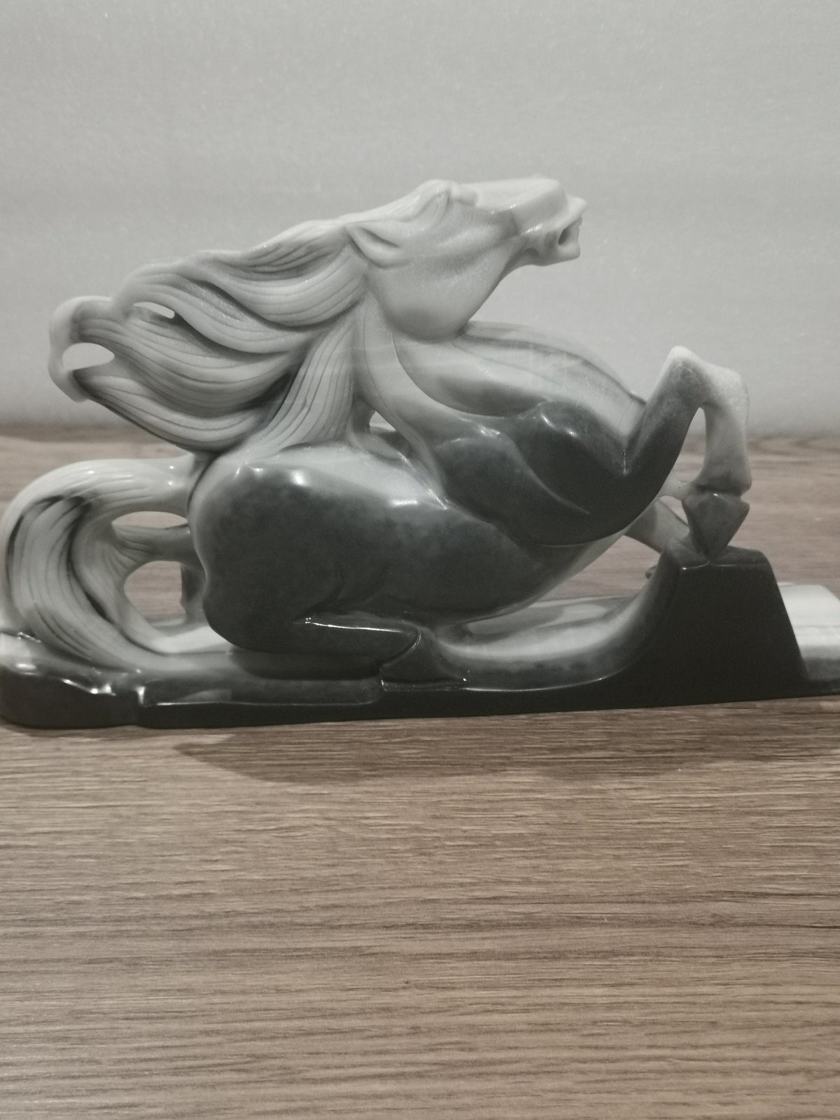 Magnifica Scultura XL di Cavallo in Diaspro Bandato Asiatico
