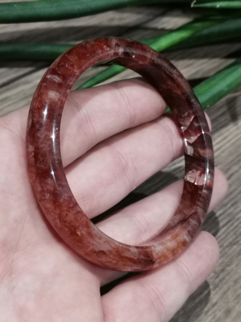 Hematoïde kwarts AA vuurrood, stijve armband / binnendiameter 64 mm