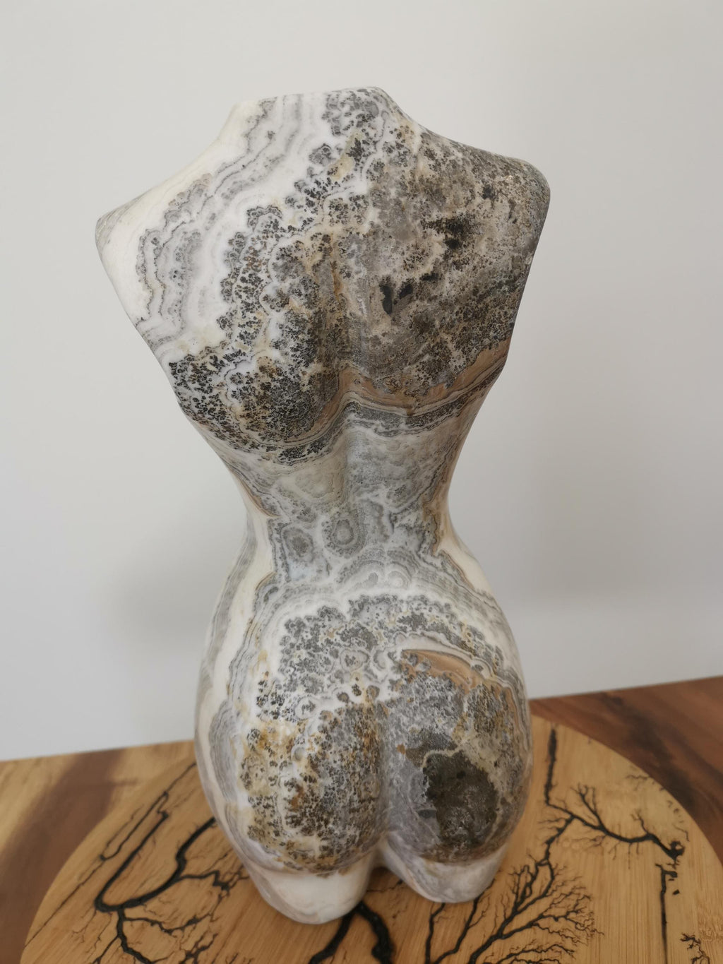 Biust XXL + 10 KG , Kobiece ciało z kalcytu dendrytycznego z żółtym pasem
