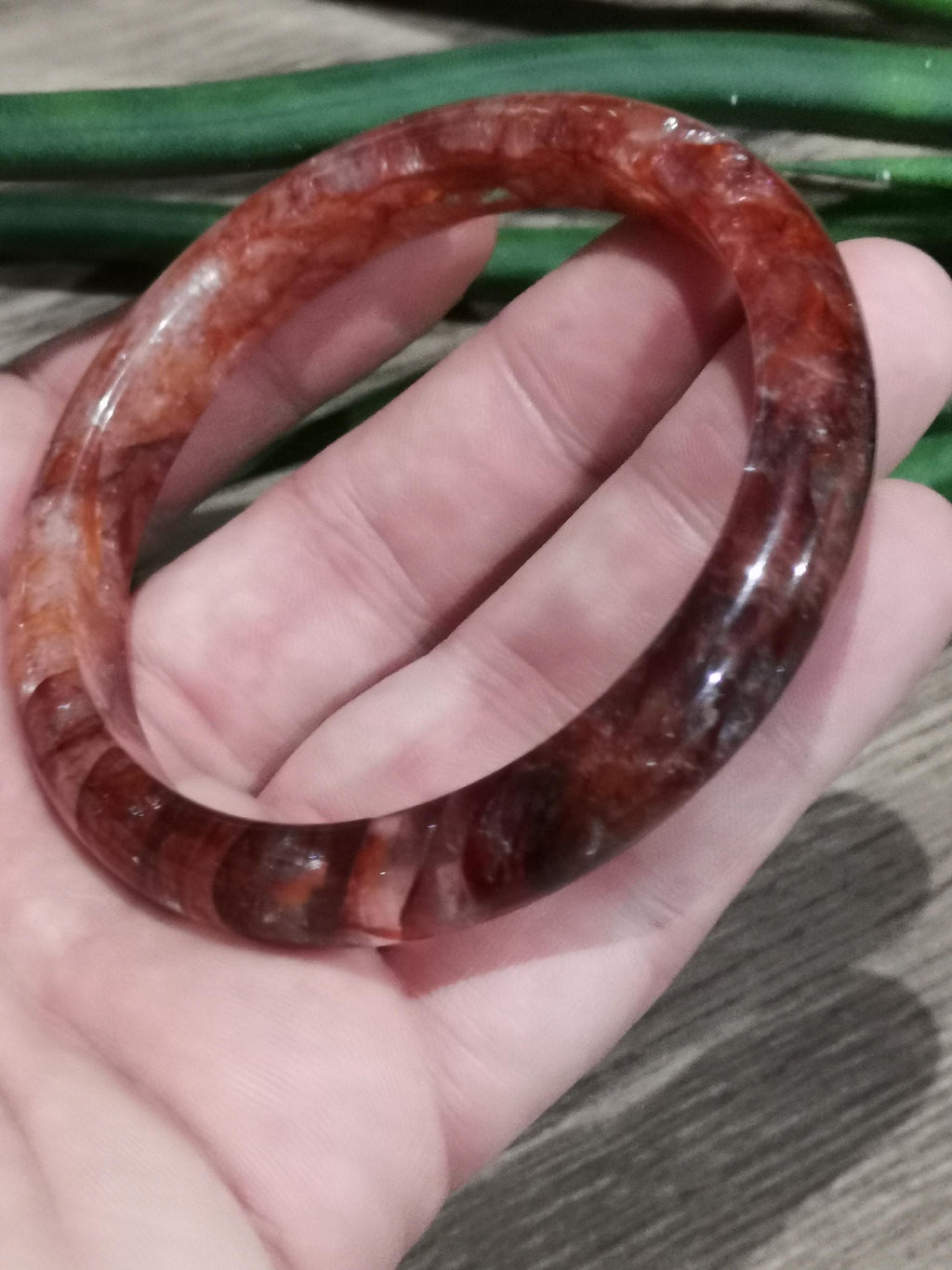 Hematoïde kwarts AA vuurrood, stijve armband / binnendiameter 64 mm