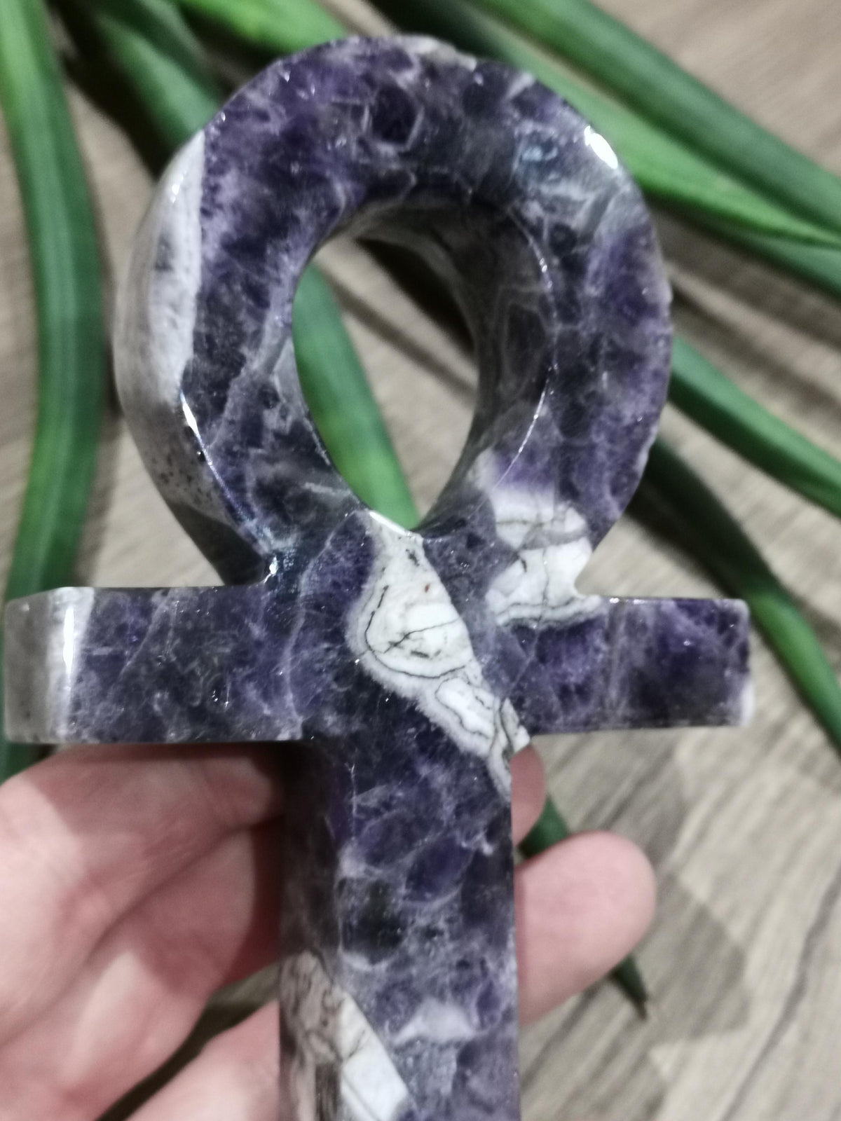 Croix Ankh en pierre naturelle – Améthyste, sodalite ou jade blanc