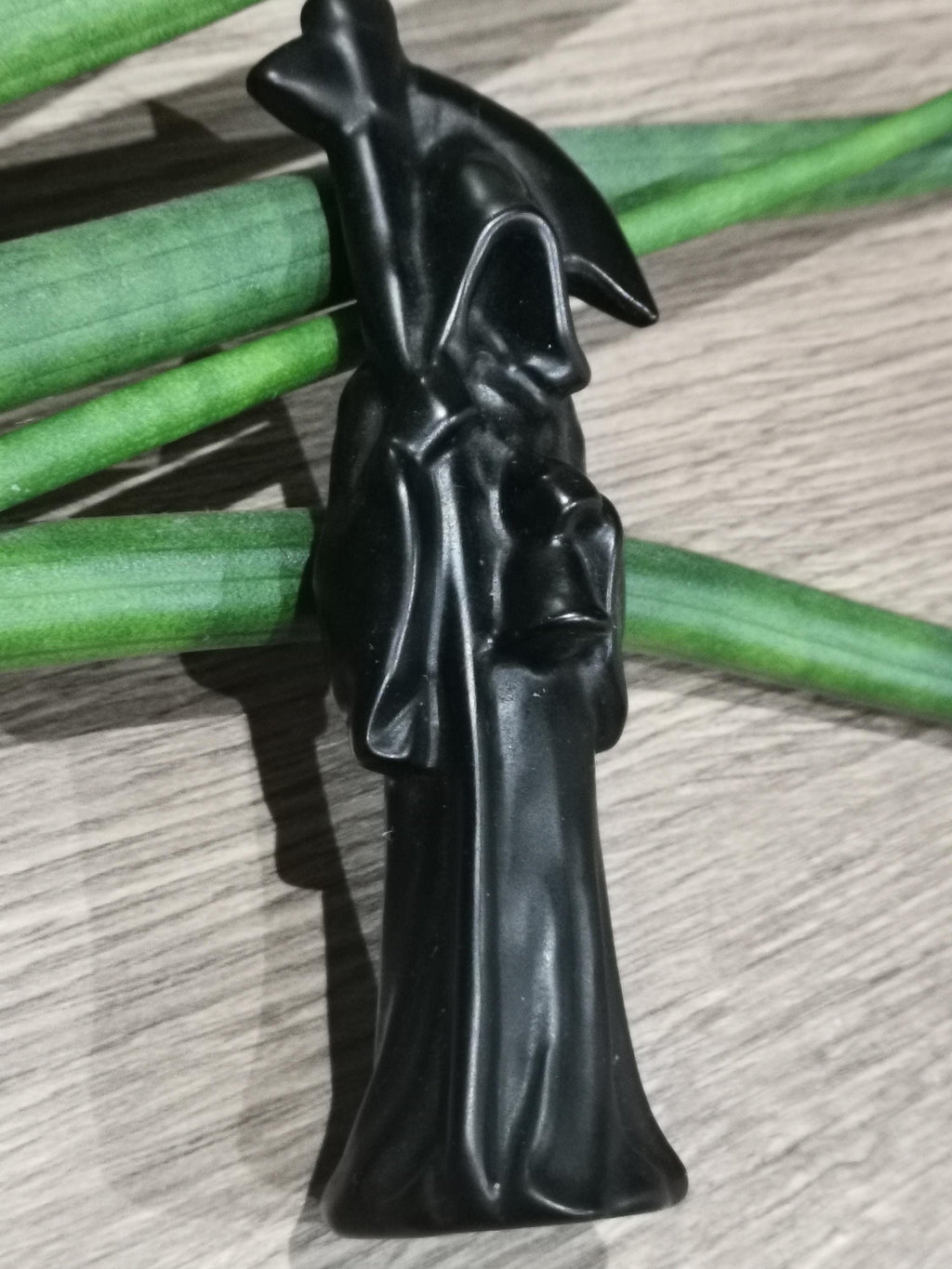 De Maaidier / De Dood , Beeldhouwwerk van Zwarte Obsidiaan / Bescherming